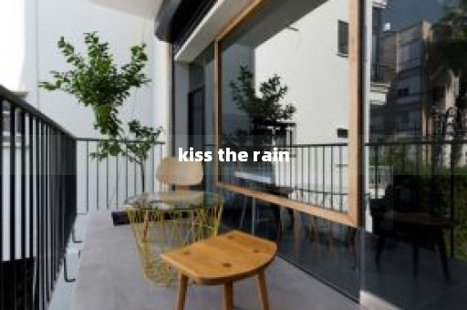 kiss the rain